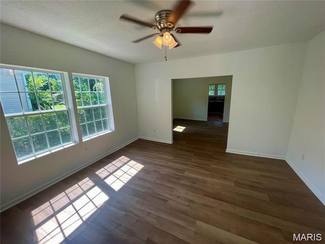 430 Bluff Drive, St Louis, MO 63137