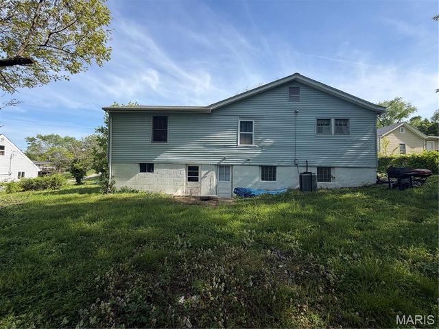 430 Bluff Drive, St Louis, MO 63137