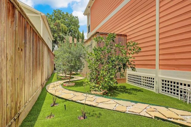 631 Cortlandt Street A, Houston, TX 77007
