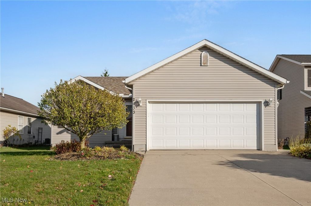 2033 Maitland, Cuyahoga Falls, OH 44223