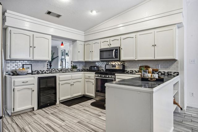 618 Birdsong Court, Exeter, CA 93221