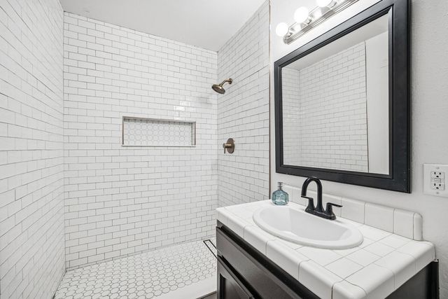 618 Birdsong Court, Exeter, CA 93221