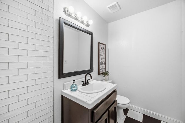 618 Birdsong Court, Exeter, CA 93221