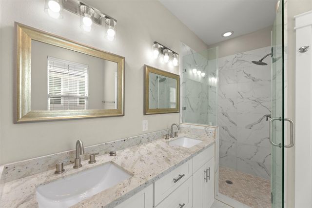 603 Link Road G, Houston, TX 77009