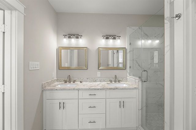 603 Link Road G, Houston, TX 77009