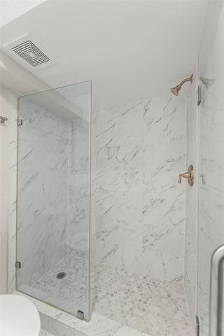 603 Link Road G, Houston, TX 77009
