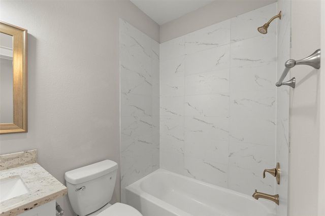 603 Link Road G, Houston, TX 77009