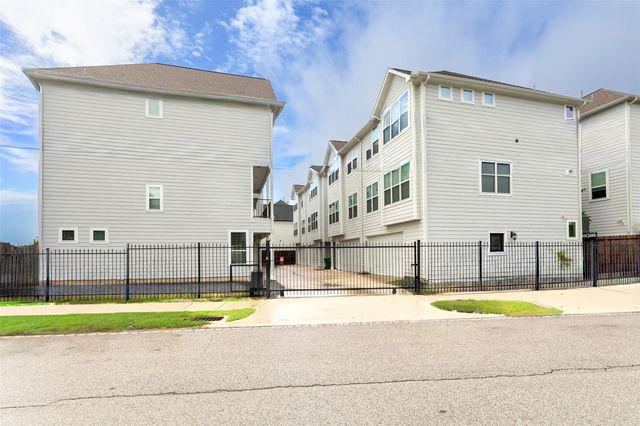 603 Link Road G, Houston, TX 77009