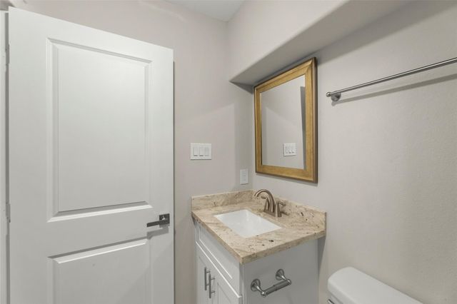 603 Link Road G, Houston, TX 77009