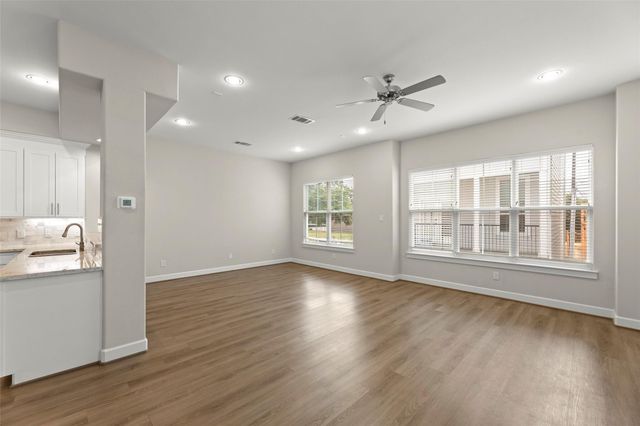 603 Link Road G, Houston, TX 77009