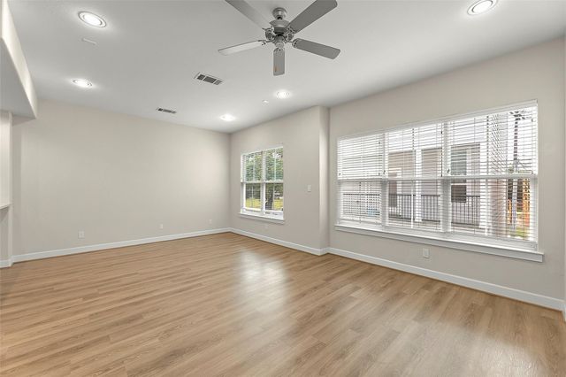 603 Link Road G, Houston, TX 77009
