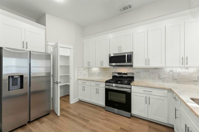 603 Link Road G, Houston, TX 77009