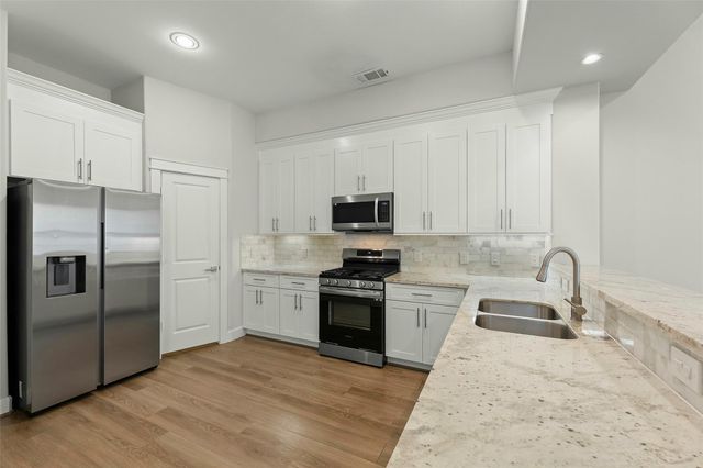603 Link Road G, Houston, TX 77009
