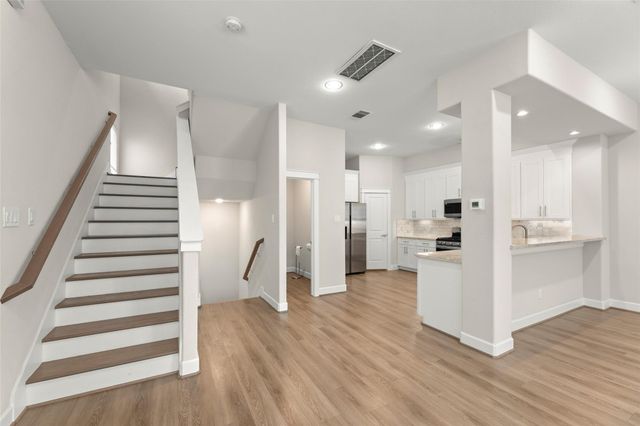 603 Link Road G, Houston, TX 77009