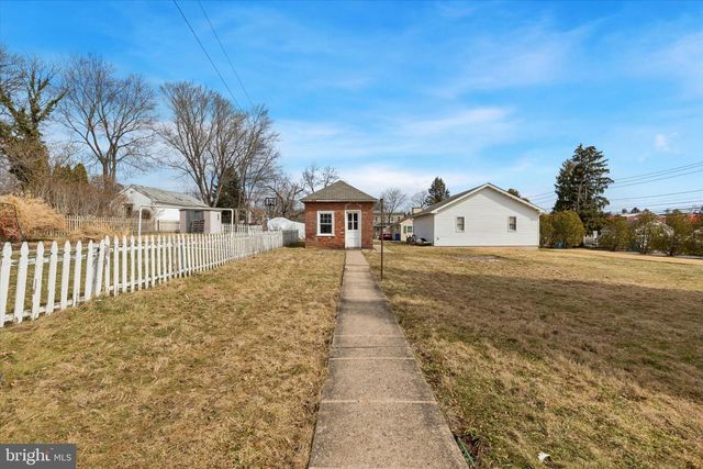 407 LAWN AVE, Sellersville, PA 18960