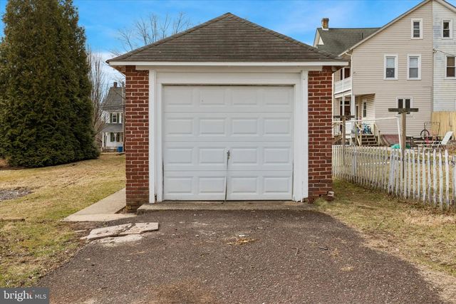 407 LAWN AVE, Sellersville, PA 18960