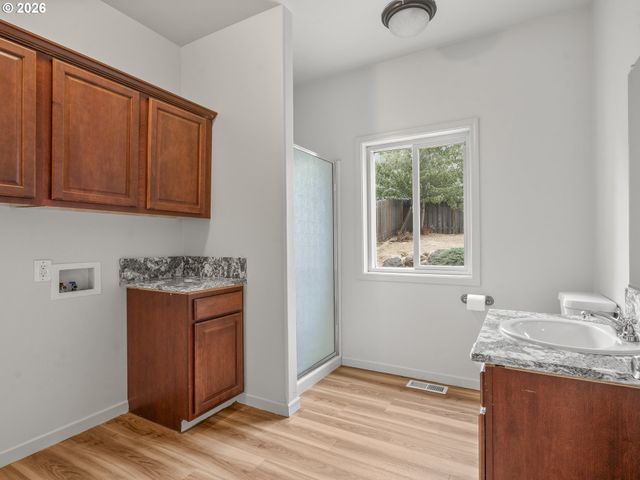 21754 Ne Couch Ct, Gresham, OR 97030