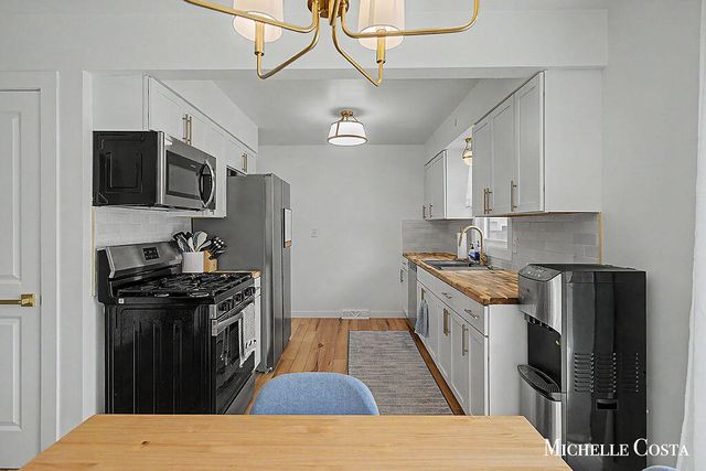 7697 Hollyhock Avenue, Jenison, MI 49428
