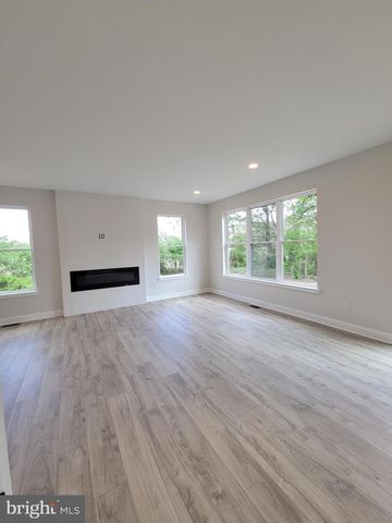 102 HEATHERWOOD DR, Vineland, NJ 08360