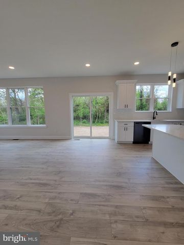 102 HEATHERWOOD DR, Vineland, NJ 08360