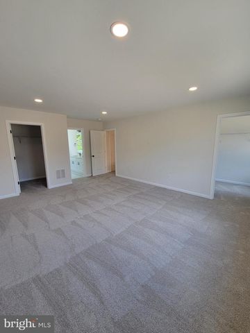 102 HEATHERWOOD DR, Vineland, NJ 08360