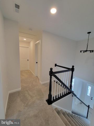 102 HEATHERWOOD DR, Vineland, NJ 08360