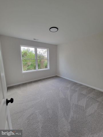 102 HEATHERWOOD DR, Vineland, NJ 08360