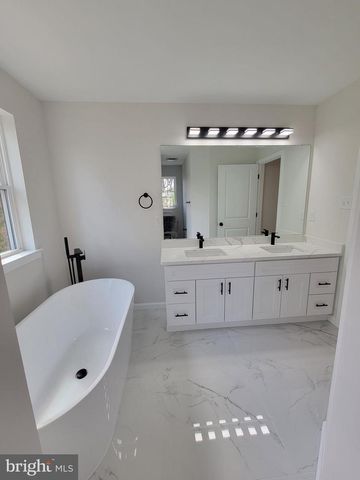 102 HEATHERWOOD DR, Vineland, NJ 08360