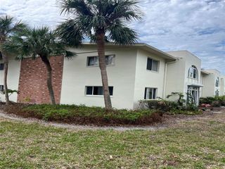 4480 OVERLOOK DR DRIVE NE 17, St Petersburg, FL 33703