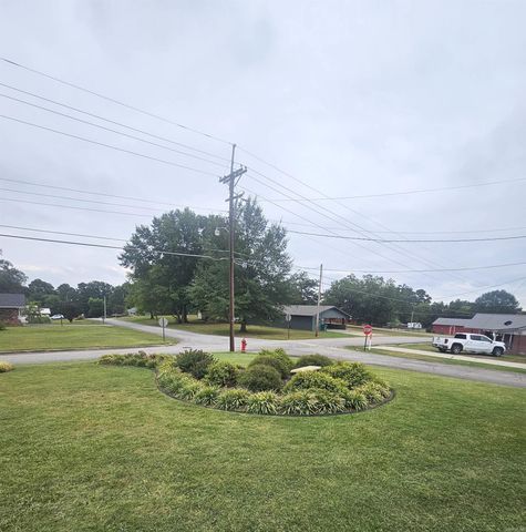 607 N 12th Street, Nashville, AR 71852