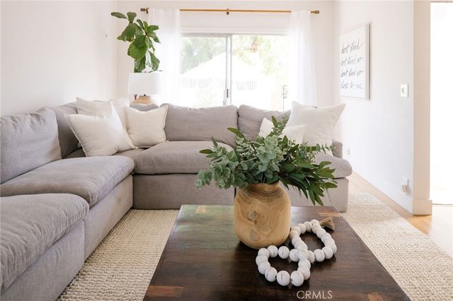 275 Cecil Place, Costa Mesa, CA 92627