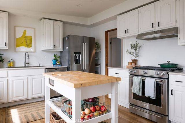 275 Cecil Place, Costa Mesa, CA 92627