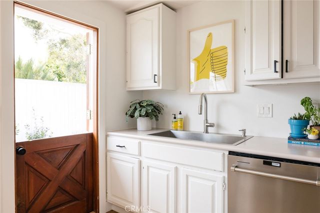 275 Cecil Place, Costa Mesa, CA 92627