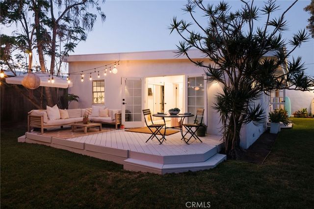 275 Cecil Place, Costa Mesa, CA 92627