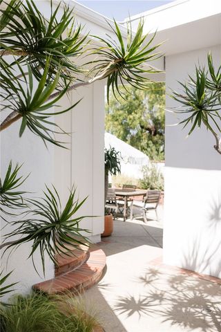 275 Cecil Place, Costa Mesa, CA 92627
