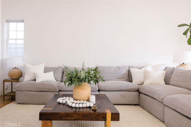 275 Cecil Place, Costa Mesa, CA 92627