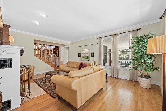 8510 W 122nd Place, Palos Park, IL 60464