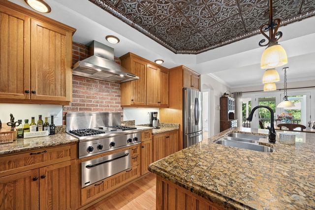 8510 W 122nd Place, Palos Park, IL 60464