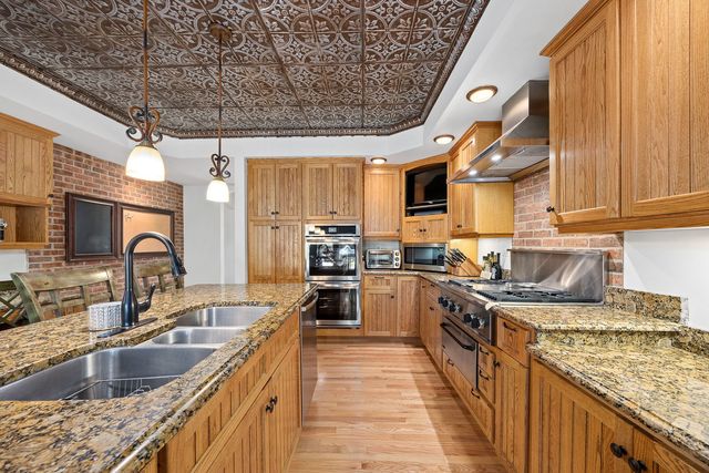 8510 W 122nd Place, Palos Park, IL 60464