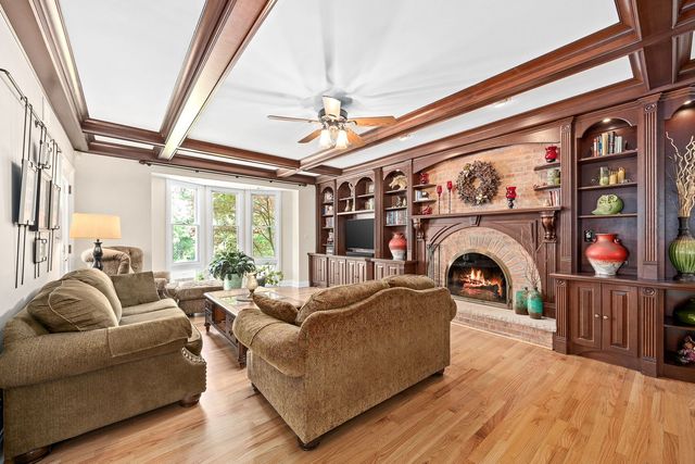 8510 W 122nd Place, Palos Park, IL 60464