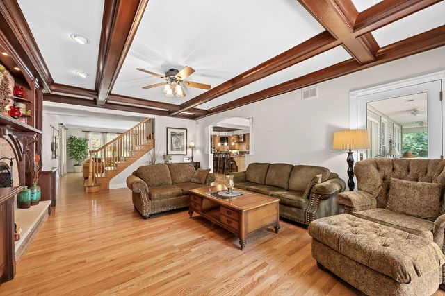 8510 W 122nd Place, Palos Park, IL 60464