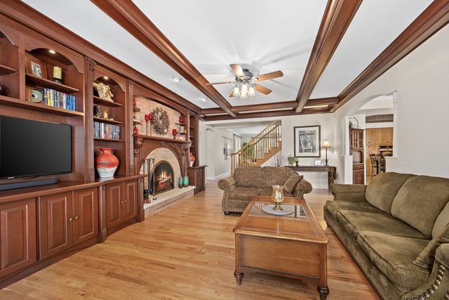 8510 W 122nd Place, Palos Park, IL 60464