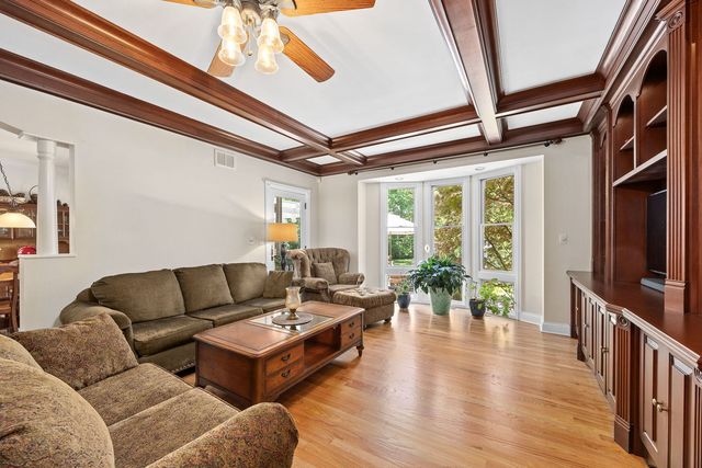 8510 W 122nd Place, Palos Park, IL 60464
