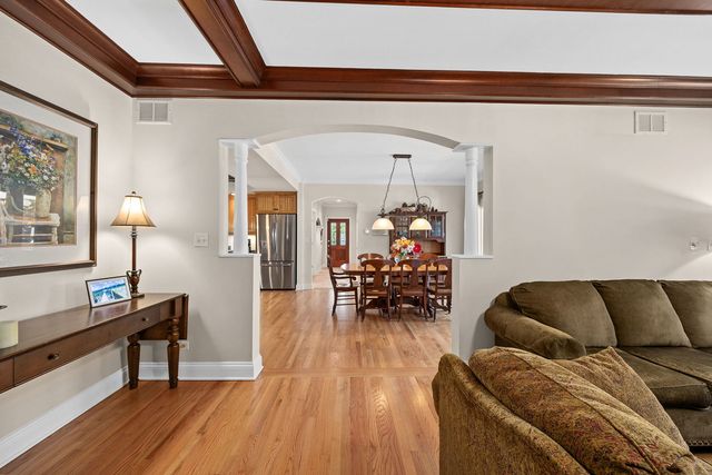 8510 W 122nd Place, Palos Park, IL 60464