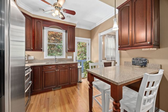 8510 W 122nd Place, Palos Park, IL 60464