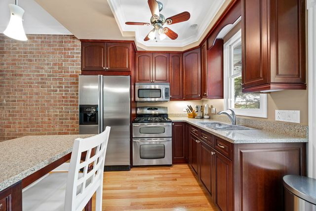 8510 W 122nd Place, Palos Park, IL 60464