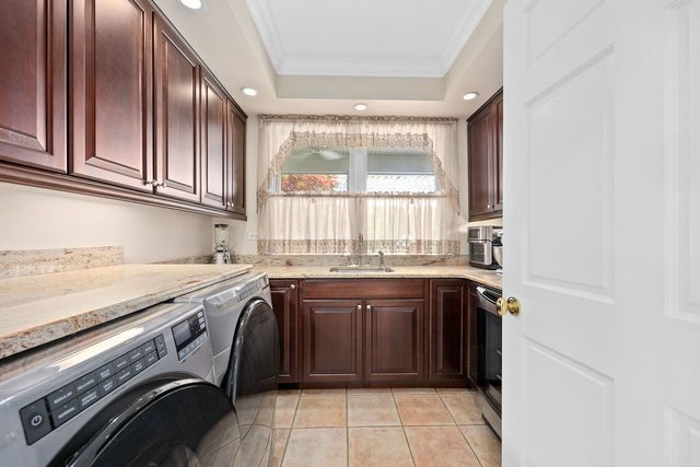 8510 W 122nd Place, Palos Park, IL 60464