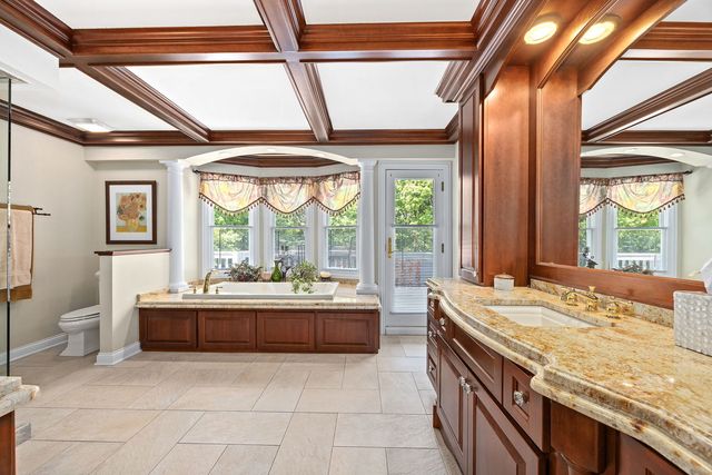 8510 W 122nd Place, Palos Park, IL 60464