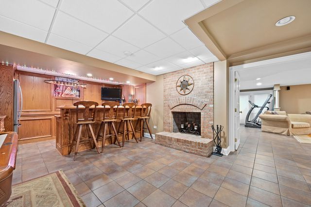 8510 W 122nd Place, Palos Park, IL 60464