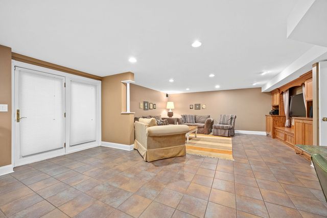 8510 W 122nd Place, Palos Park, IL 60464
